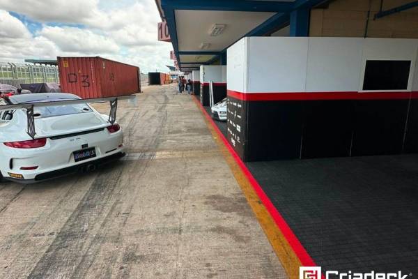 Porsche Cup etapa Goiânia: Segurança Garantida Com Pisos Pixel Criadeck.